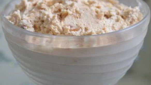 Рецепт Мороженого с нугой, ромовым изюмом и карамельными орешками