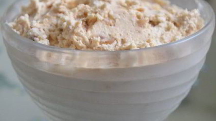 Рецепт мороженого с нугой, ромовым изюмом и карамельными орешками