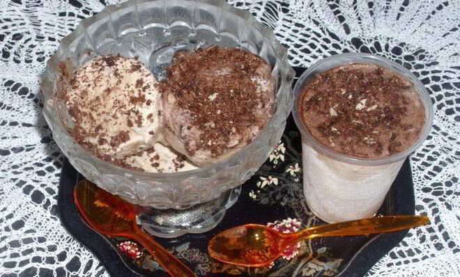 Мороженое в стаканчике