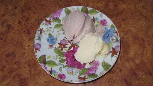 Рецепт Полезного мороженого с протеином, малиновое и пломбир