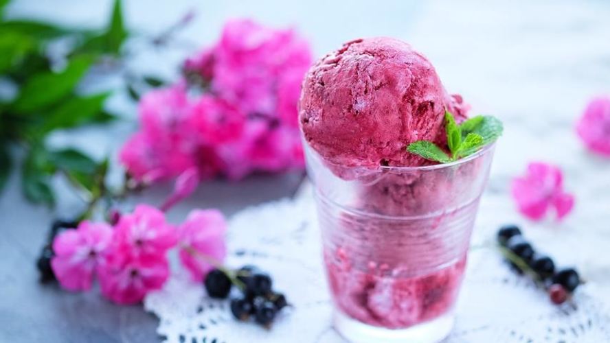 Рецепт сливочно-черносмородинового мороженого