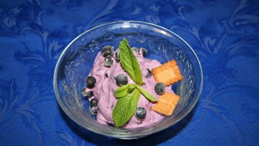 Рецепт сырного черничного мороженого