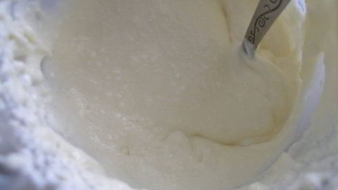 творожный торт-мороженое с клубникой