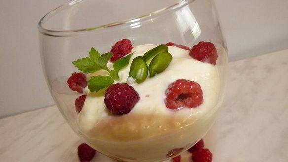 Рецепт Мусса из белого шоколада с малиной