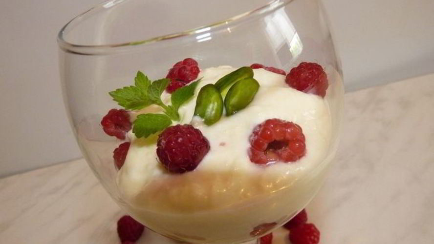 Рецепт мусса из белого шоколада с малиной