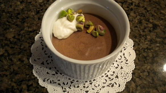 Рецепт Шоколадного мусса с кремом и фисташками