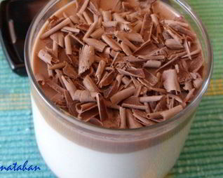 Творожный мусс с ореховой нугой и шоколадным марципаном