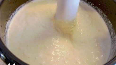 творожный мусс с ореховой нугой и шоколадным марципаном