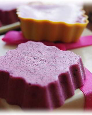 Воздушный мусс из черной смородины