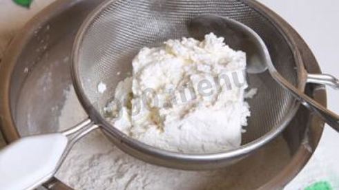 пасхальные булочки с кремом и абрикосами