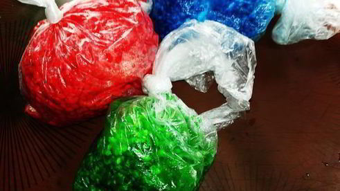 пасхальные яйца окрашенные цветным рисом