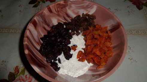 ванильный кулич с сухофруктами