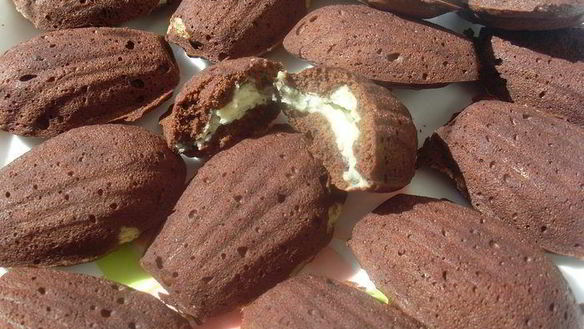 Рецепт Шоколадных мадлен с кокосовой начинкой