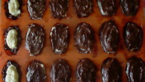 шоколадные мадлен с кокосовой начинкой