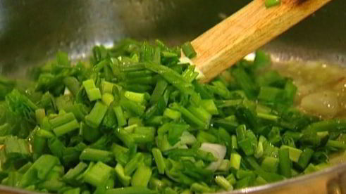 сливочное суфле с зеленым луком и тимьяном