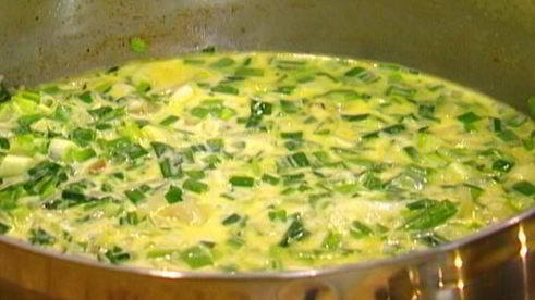 сливочное суфле с зеленым луком и тимьяном