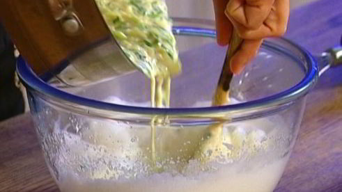 сливочное суфле с зеленым луком и тимьяном