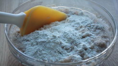 картофельные драники с треской под грибным соусом