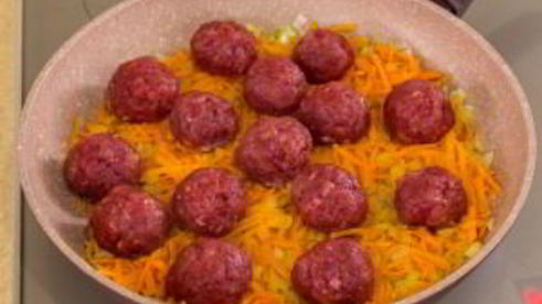 брюссельская капуста с фрикадельками