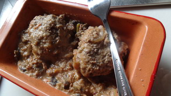 Рецепт Фрикаделей по-строгановски в яблочном сидре с грибами