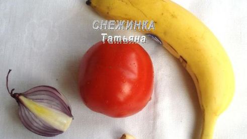 фрикадельки из маша с банановым соусом в капустных лепестках