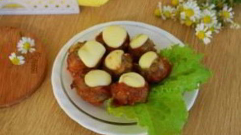 фрикадельки под томатно-сырным соусом