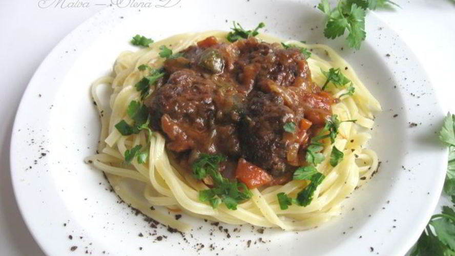 Рецепт фрикаделек в пикантном соусе с пастой
