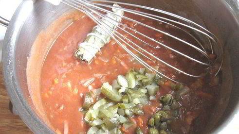 фрикадельки в пикантном соусе с пастой