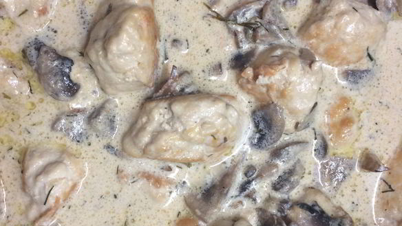 Рецепт Фрикаделек в сливочно-сырном грибном соусе