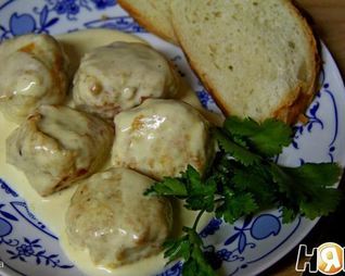 Куриные фрикадельки в сырно-сливочном соусе