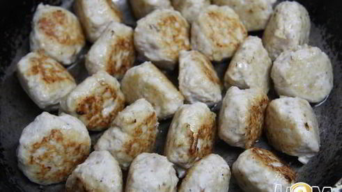 куриные фрикадельки в сырно-сливочном соусе