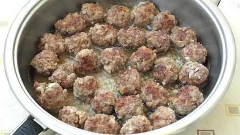 мясные фрикадельки с овощным соусом