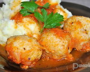 Рыбные фрикадельки в овощном соусе