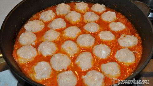 рыбные фрикадельки в овощном соусе