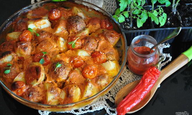 Запеченный картофель с фрикадельками