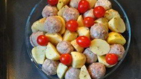 запеченный картофель с фрикадельками