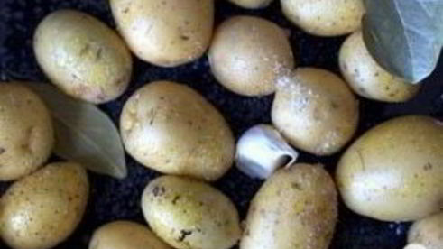 картофель с соусом чили