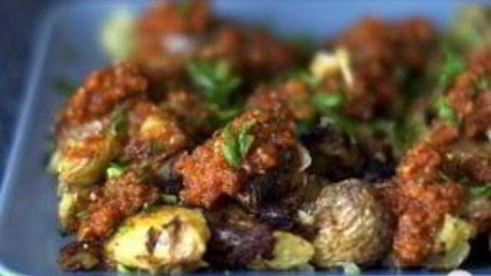 картофель с соусом чили