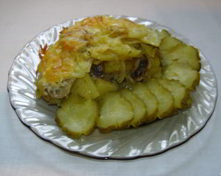 Картошка с грибами и сыром в духовке