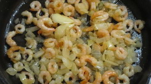 красный рис с креветочным кремом