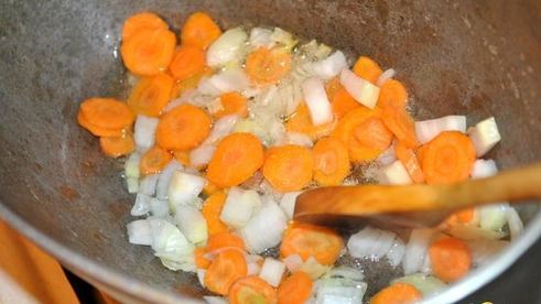 молодой картофель с мясом и овощами