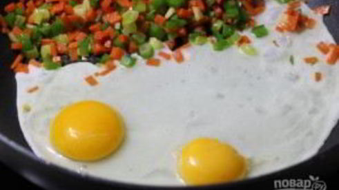 рис с овощами и яйцом