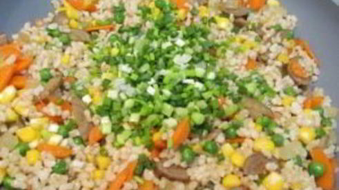 рис жареный с овощами