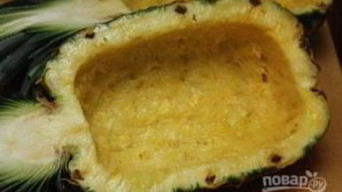 тайский рис с креветками в ананасе