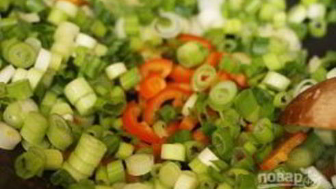 тайский рис с креветками в ананасе