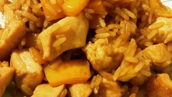 Рецепт Тяхана тори — жареного риса с курицей