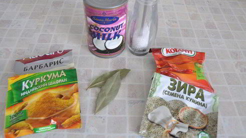 восточный рис с кокосовым молоком, изюмом и кешью