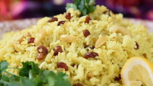 восточный рис с кокосовым молоком, изюмом и кешью