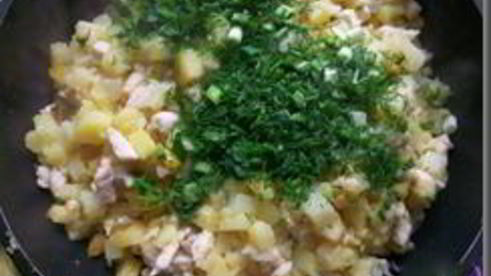 жареная картошка с куриным филе
