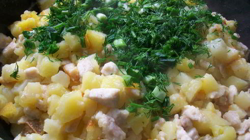 жареная картошка с куриным филе
